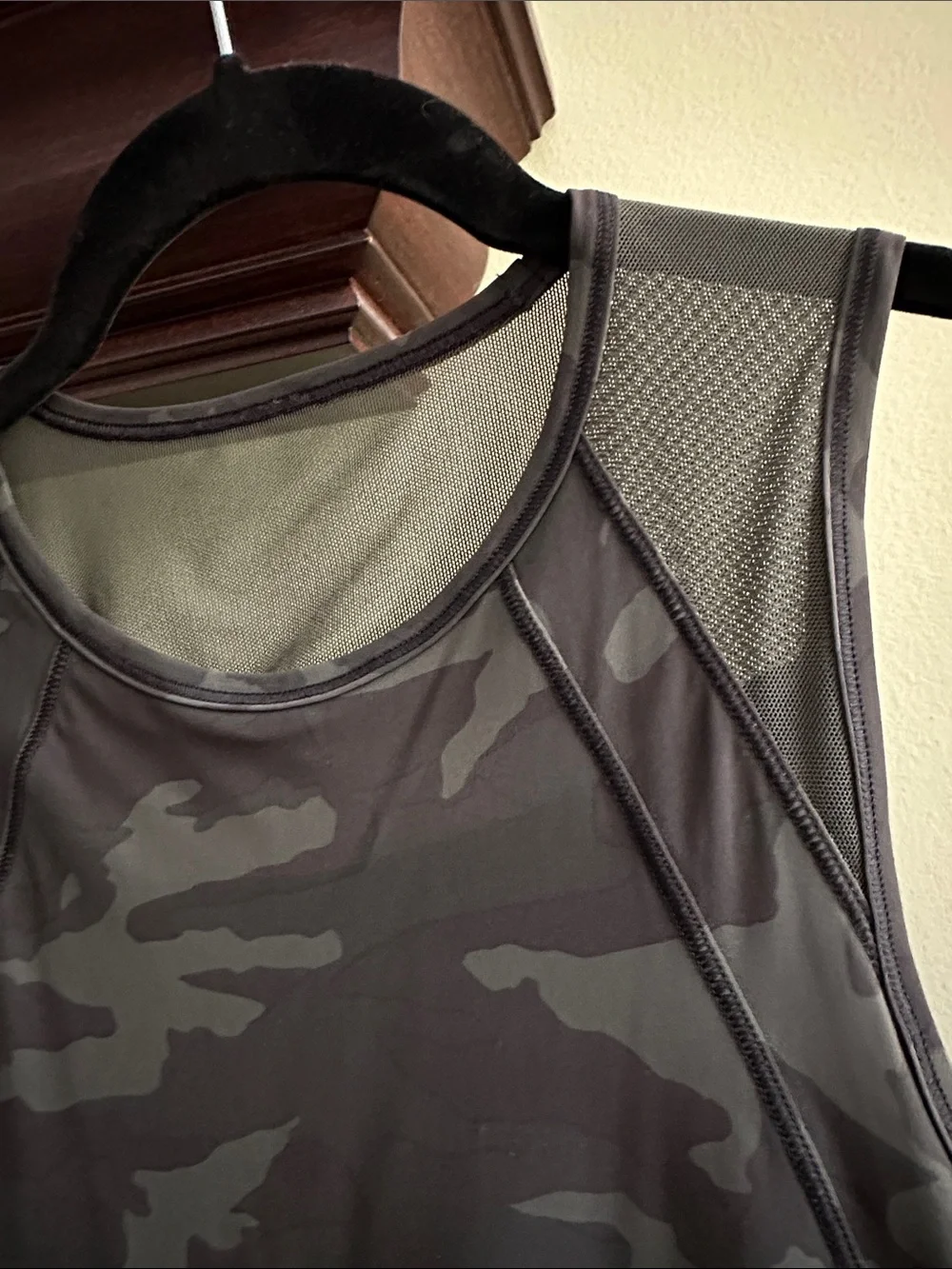 Lululemon Sculpt Tank size 2 Green Camo